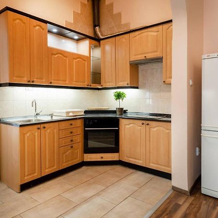 Central And Large Ac Home Away From Home Budapest Esterno foto
