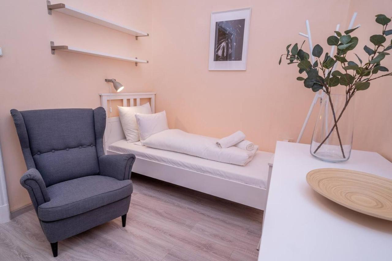 Central And Large Ac Home Away From Home Budapest Esterno foto