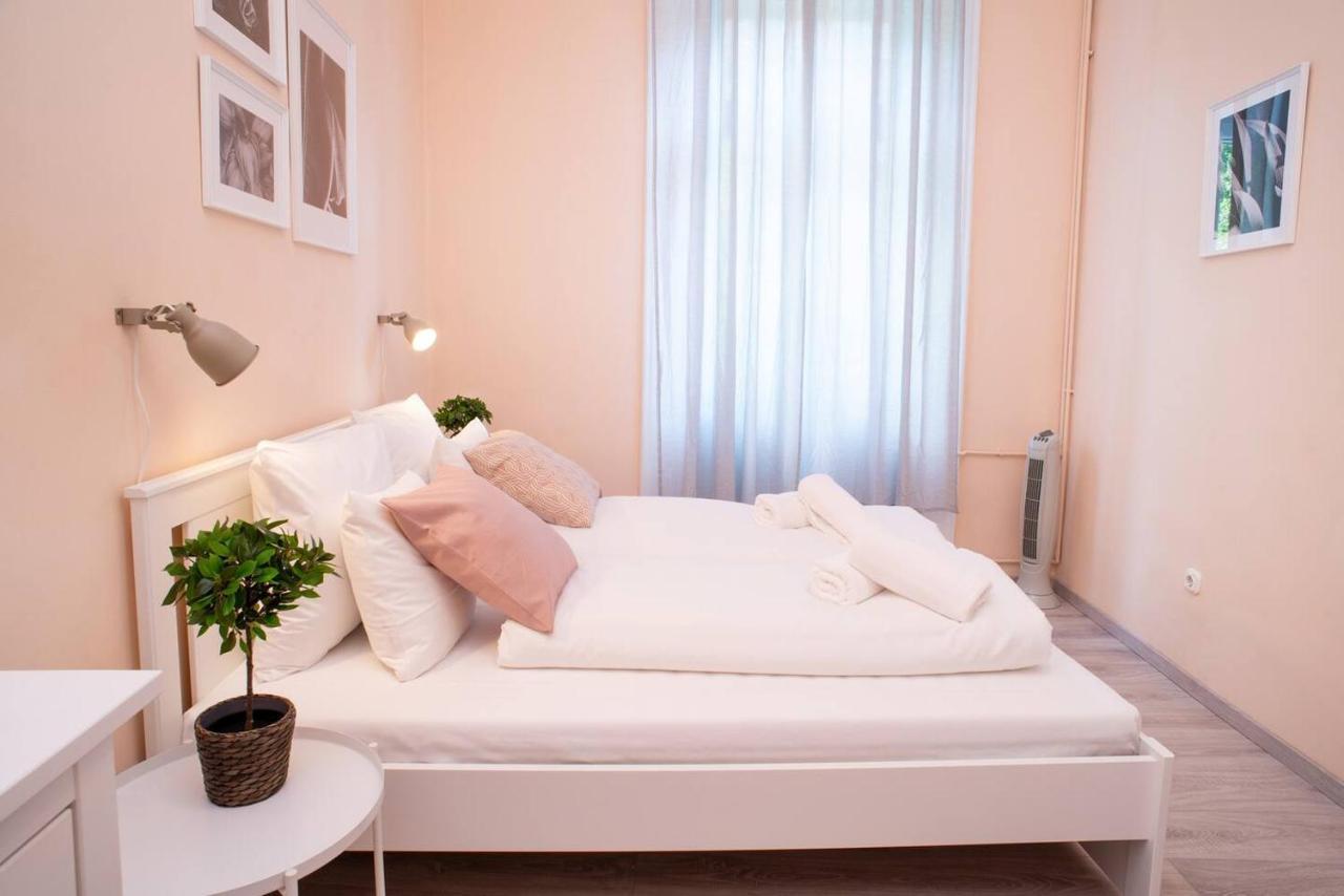 Central And Large Ac Home Away From Home Budapest Esterno foto