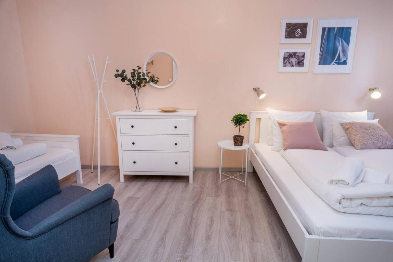 Central And Large Ac Home Away From Home Budapest Esterno foto