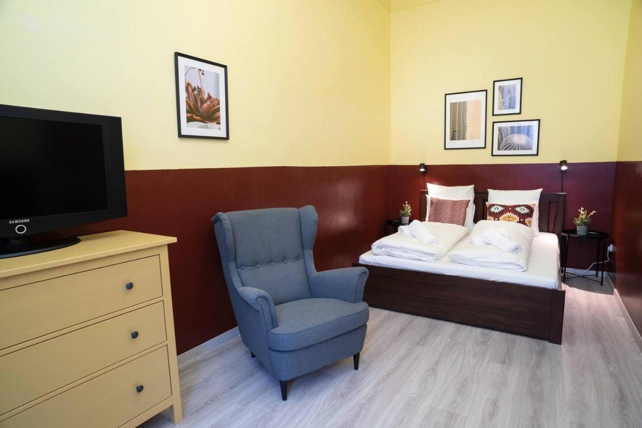 Central And Large Ac Home Away From Home Budapest Esterno foto