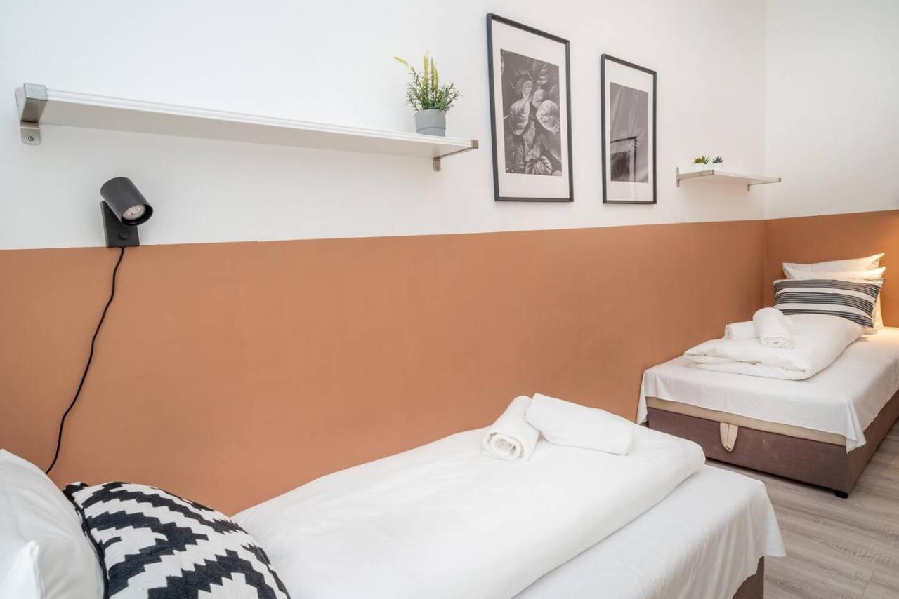 Central And Large Ac Home Away From Home Budapest Esterno foto