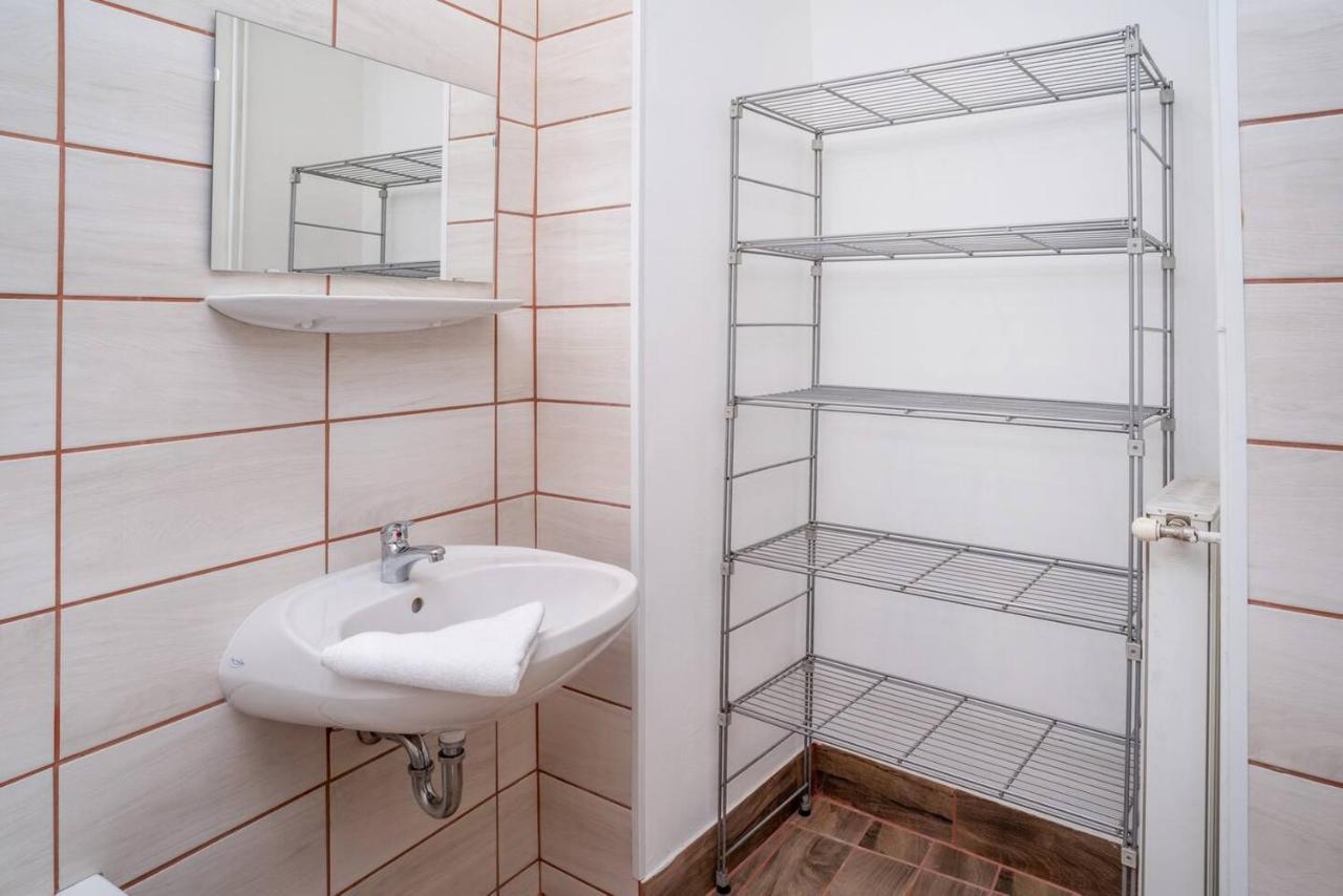 Central And Large Ac Home Away From Home Budapest Esterno foto