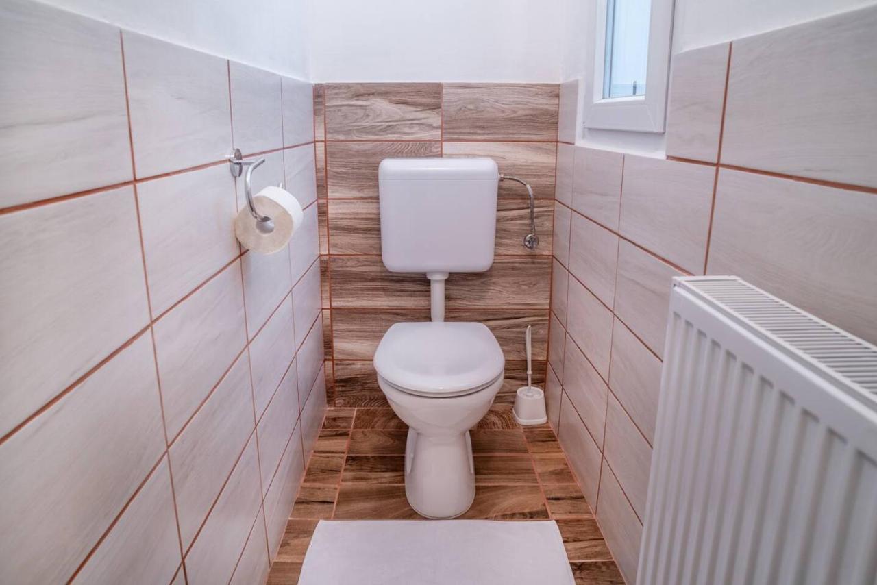 Central And Large Ac Home Away From Home Budapest Esterno foto