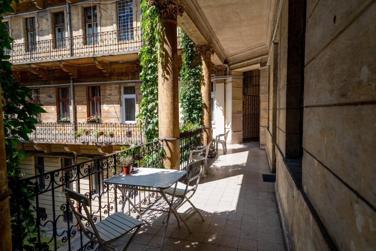 Central And Large Ac Home Away From Home Budapest Esterno foto